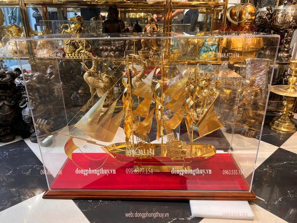 Mô hình thuyền buồm mạ vàng 24k