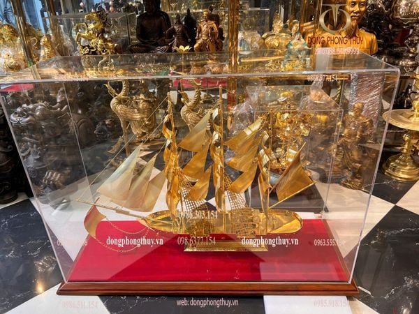 Mô hình thuyền buồm mạ vàng 24k
