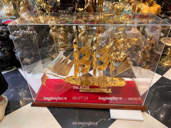 Mô hình thuyền buồm mạ vàng 24k