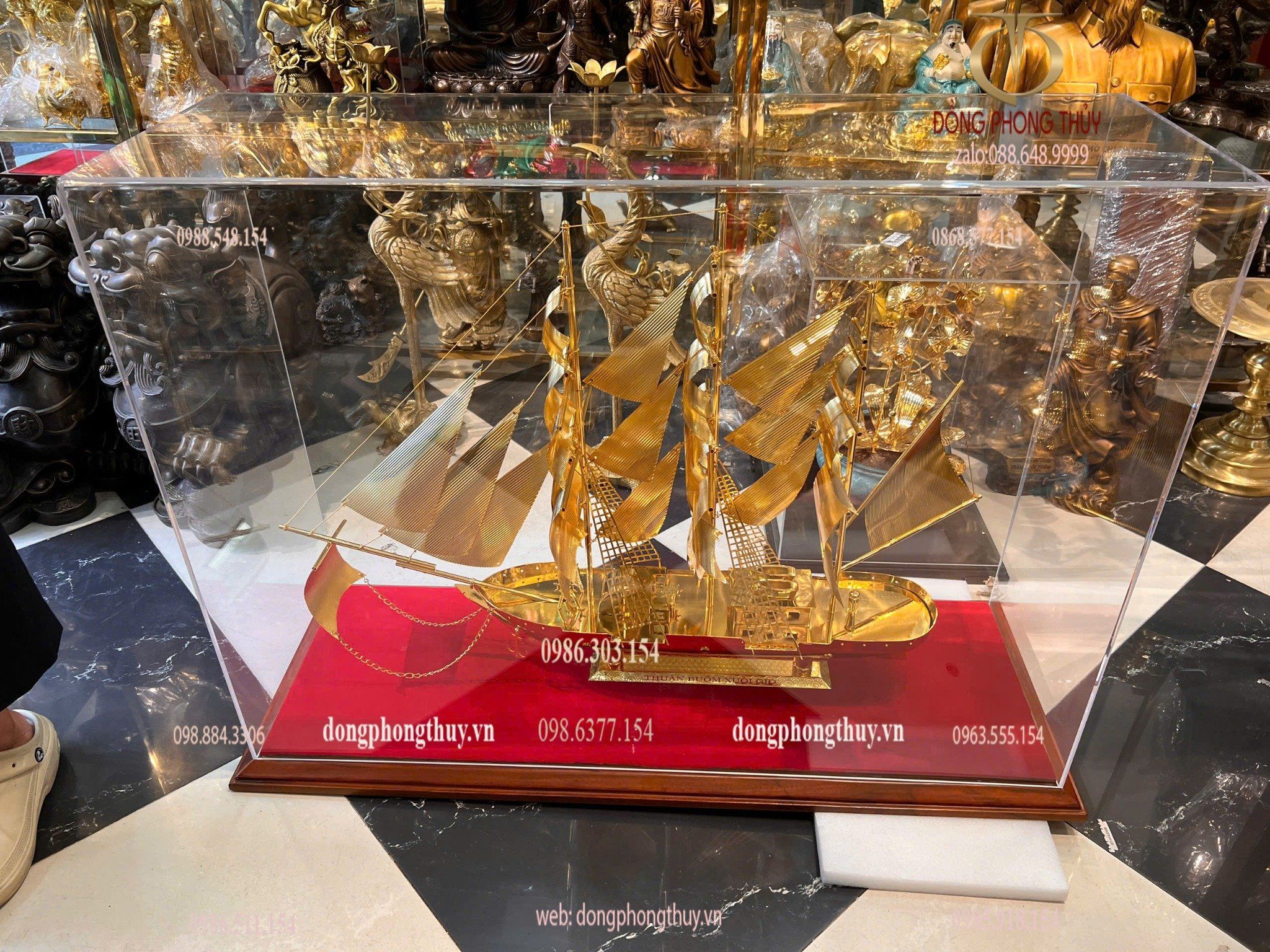 Mô hình thuyền buồm mạ vàng 24k