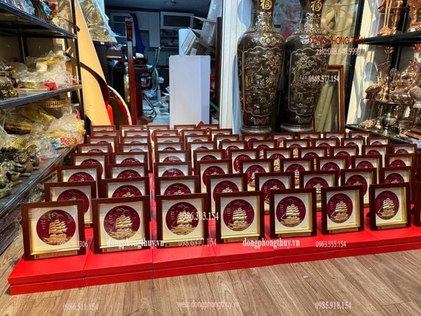 Quà lưu niệm: Tranh thuyền buồm mạ vàng