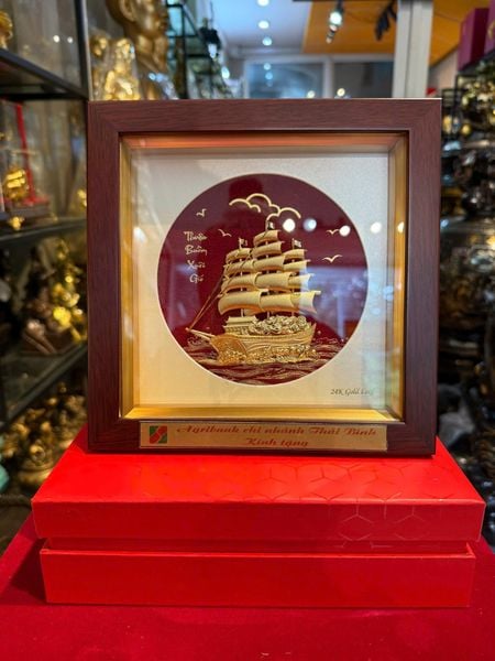 Quà lưu niệm: Tranh thuyền buồm mạ vàng