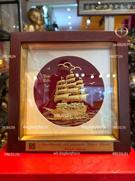 Quà lưu niệm: Tranh thuyền buồm mạ vàng