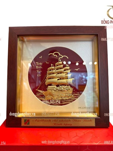 Quà lưu niệm: Tranh thuyền buồm mạ vàng