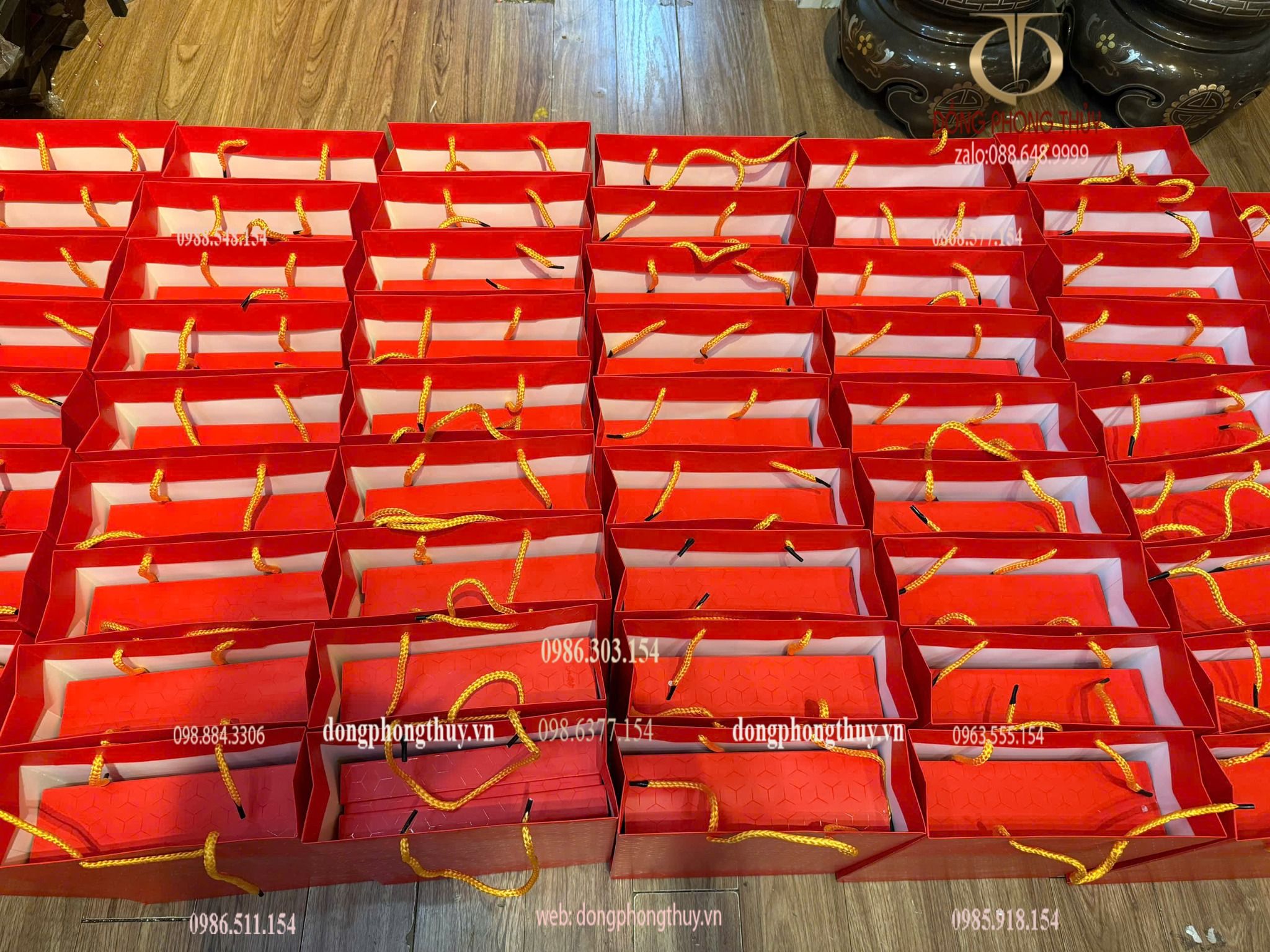 Quà lưu niệm: Tranh thuyền buồm mạ vàng