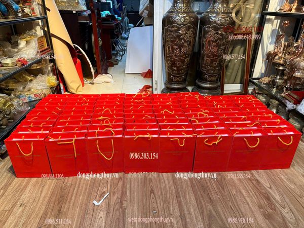 Quà lưu niệm: Tranh thuyền buồm mạ vàng