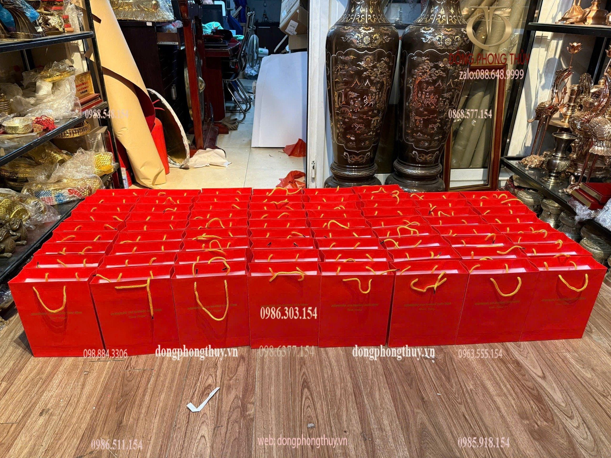 Quà lưu niệm: Tranh thuyền buồm mạ vàng