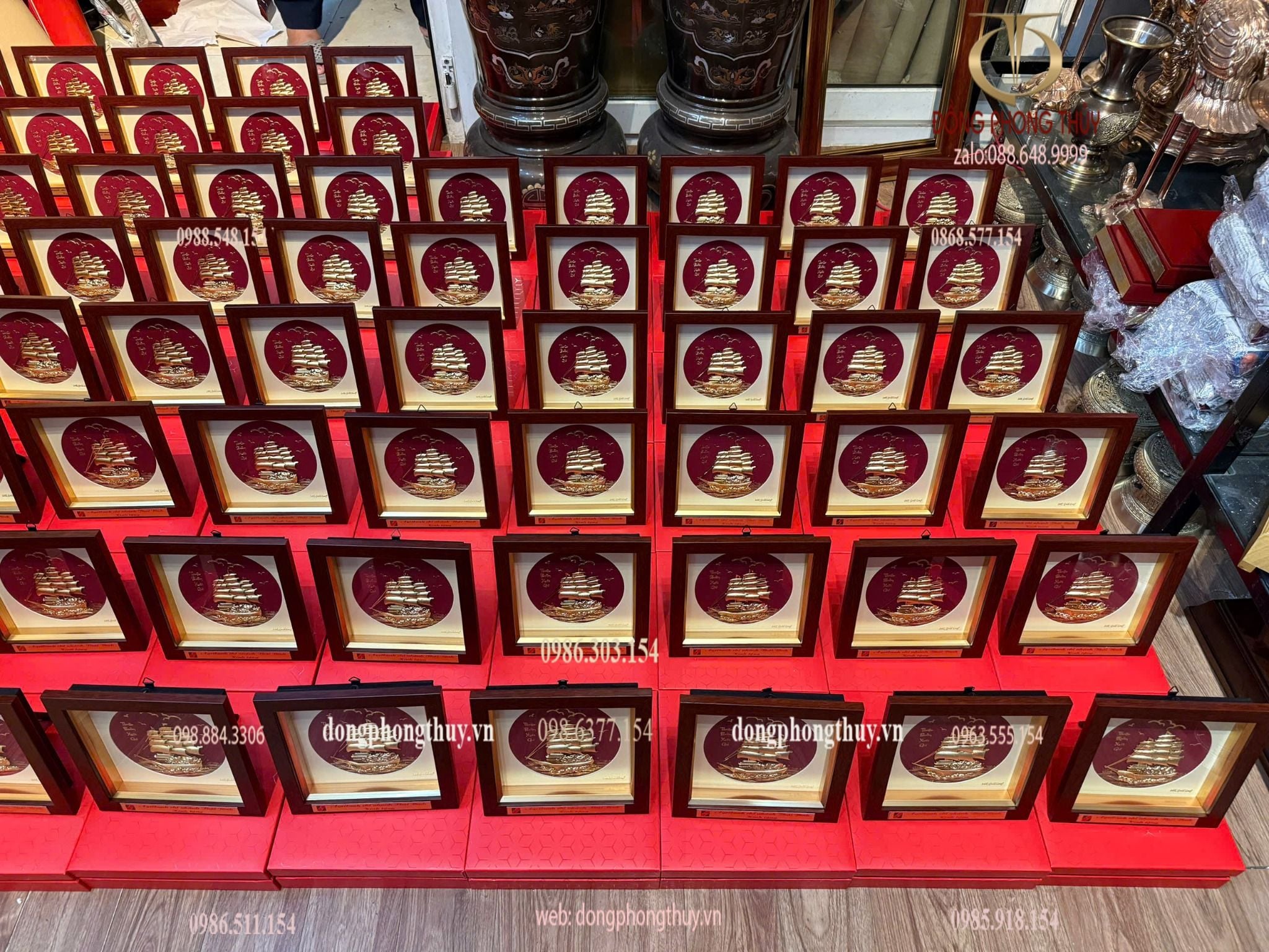 Quà lưu niệm: Tranh thuyền buồm mạ vàng