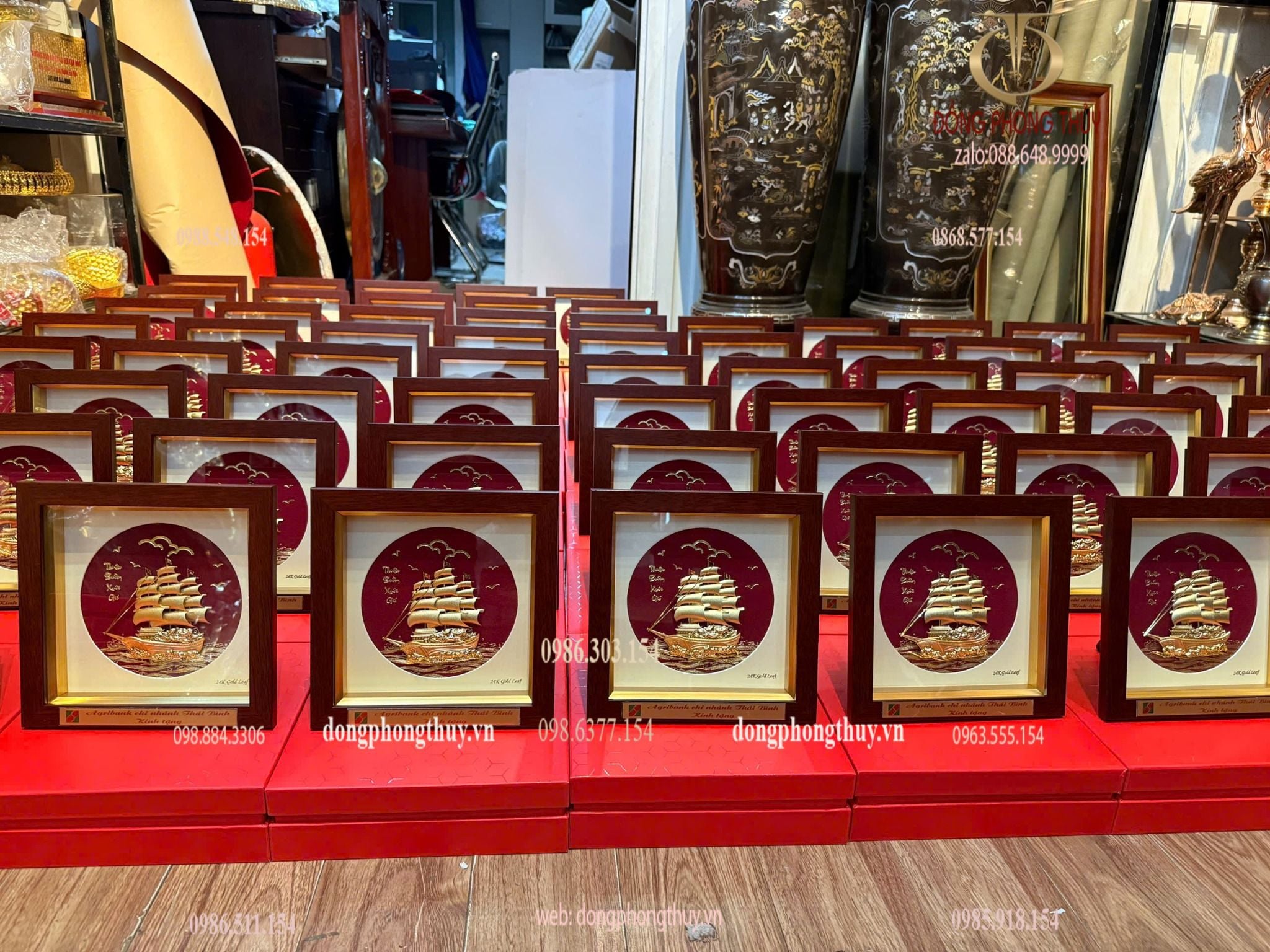 Quà lưu niệm: Tranh thuyền buồm mạ vàng