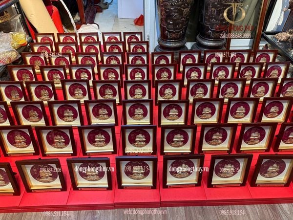 Quà lưu niệm: Tranh thuyền buồm mạ vàng