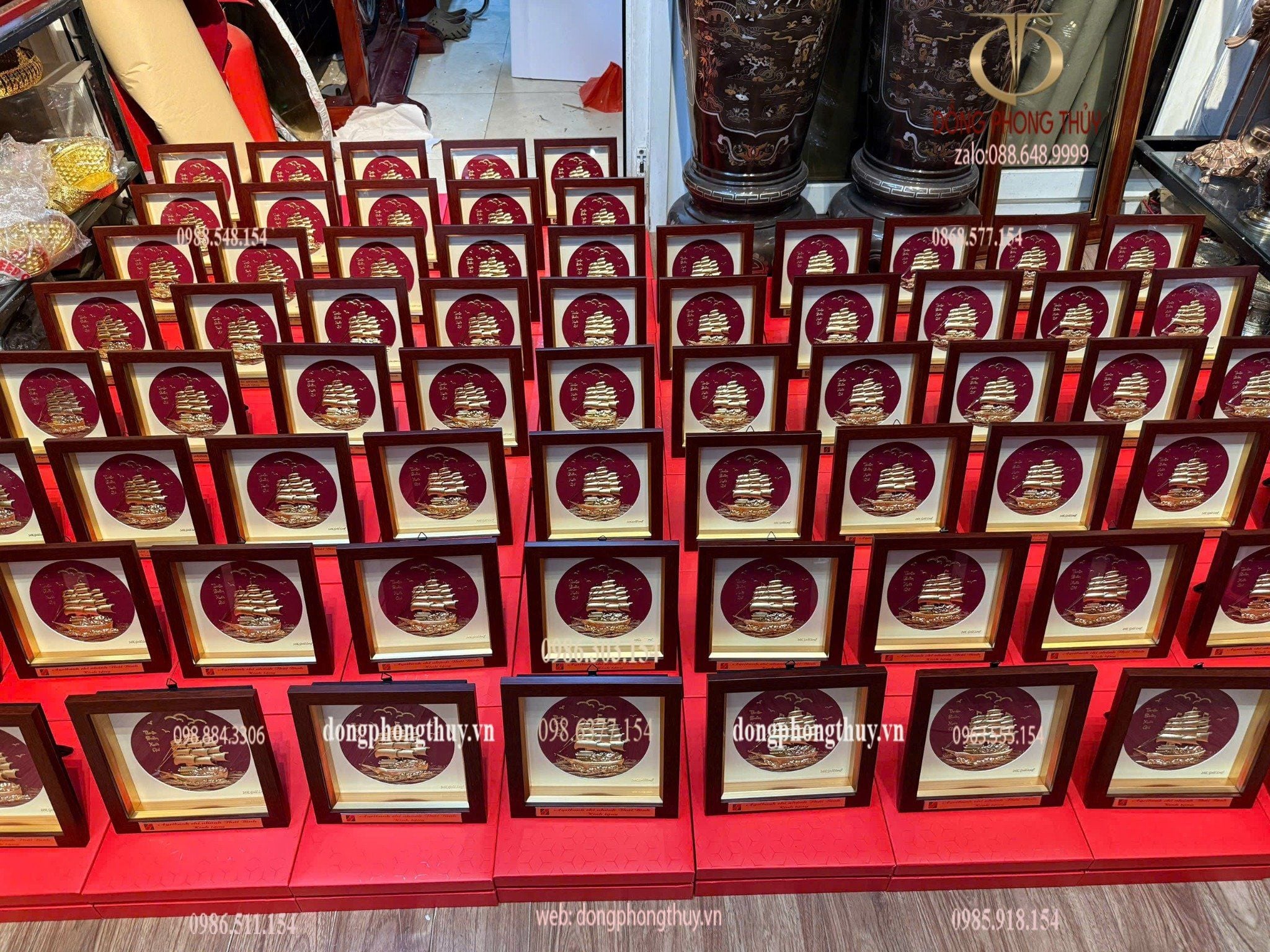 Quà lưu niệm: Tranh thuyền buồm mạ vàng