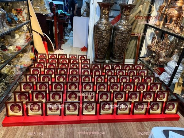 Quà lưu niệm: Tranh thuyền buồm mạ vàng