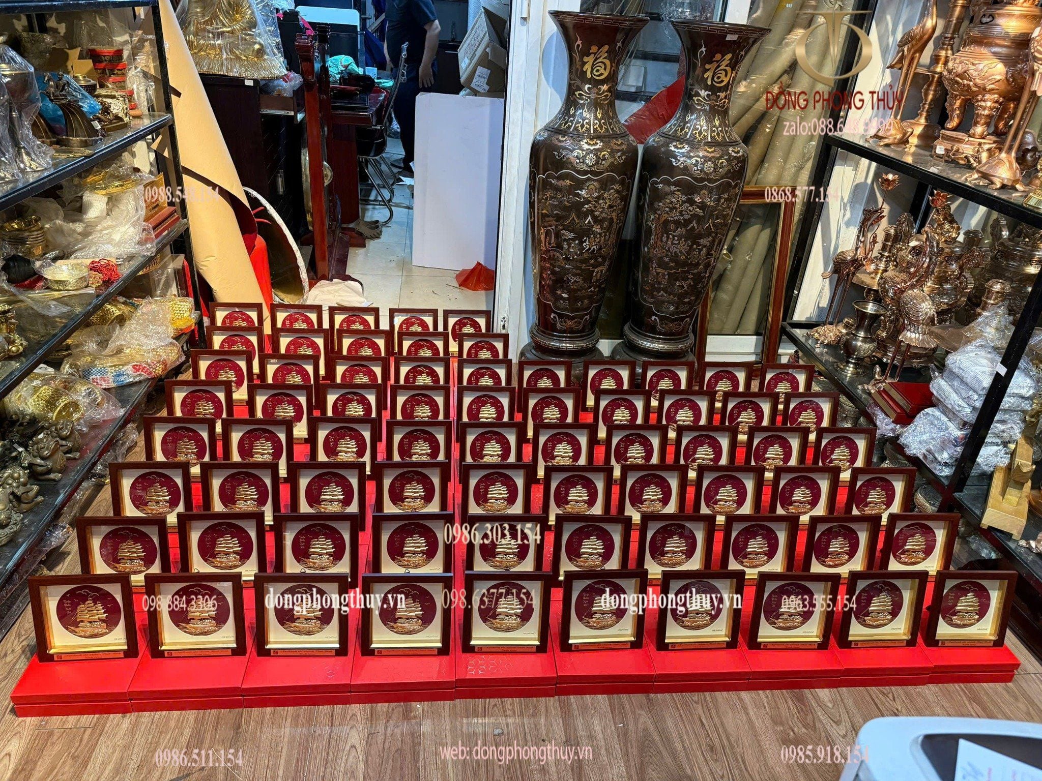 Quà lưu niệm: Tranh thuyền buồm mạ vàng