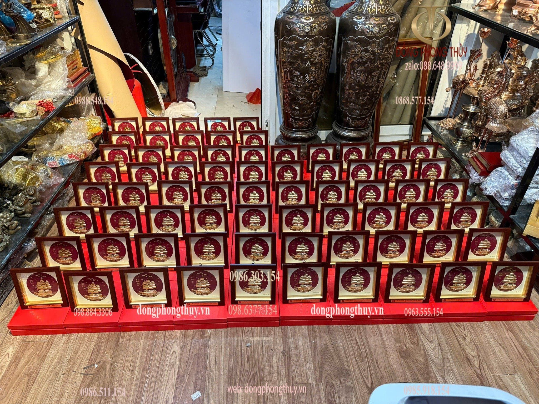 Quà lưu niệm: Tranh thuyền buồm mạ vàng