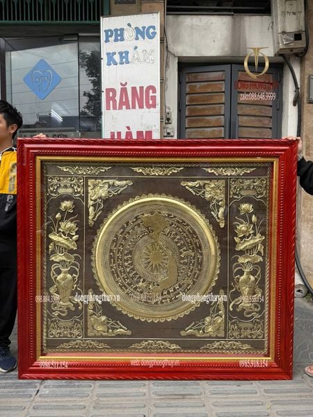 Tranh trống đồng thúc tay thủ công