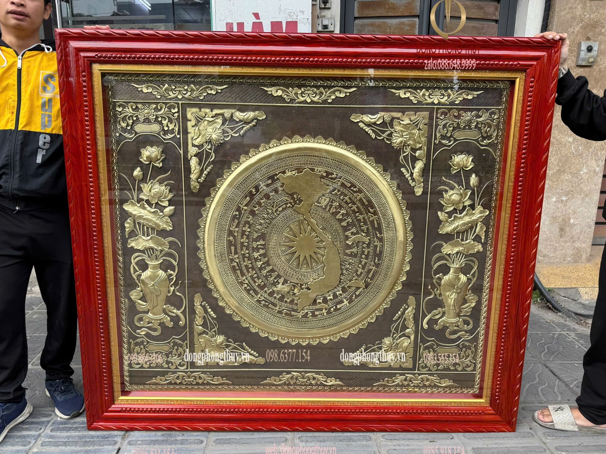 Tranh trống đồng thúc tay thủ công