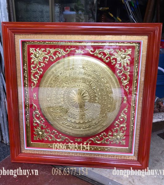 Tranh trống đồng dát vàng