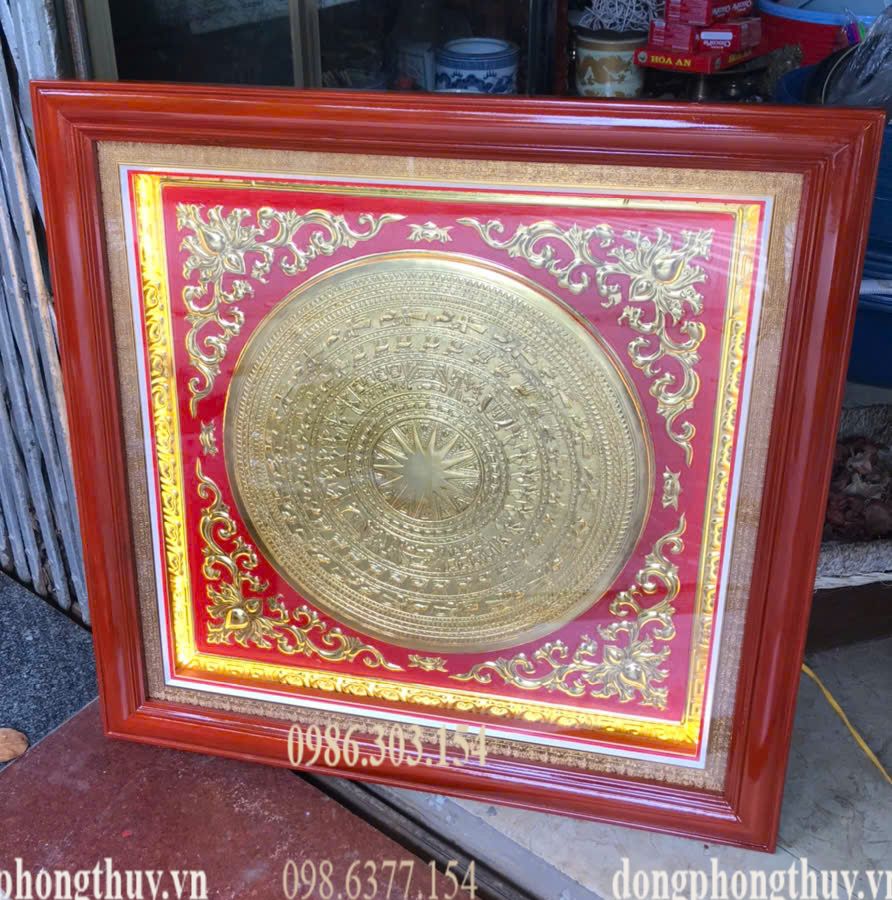 Tranh trống đồng dát vàng