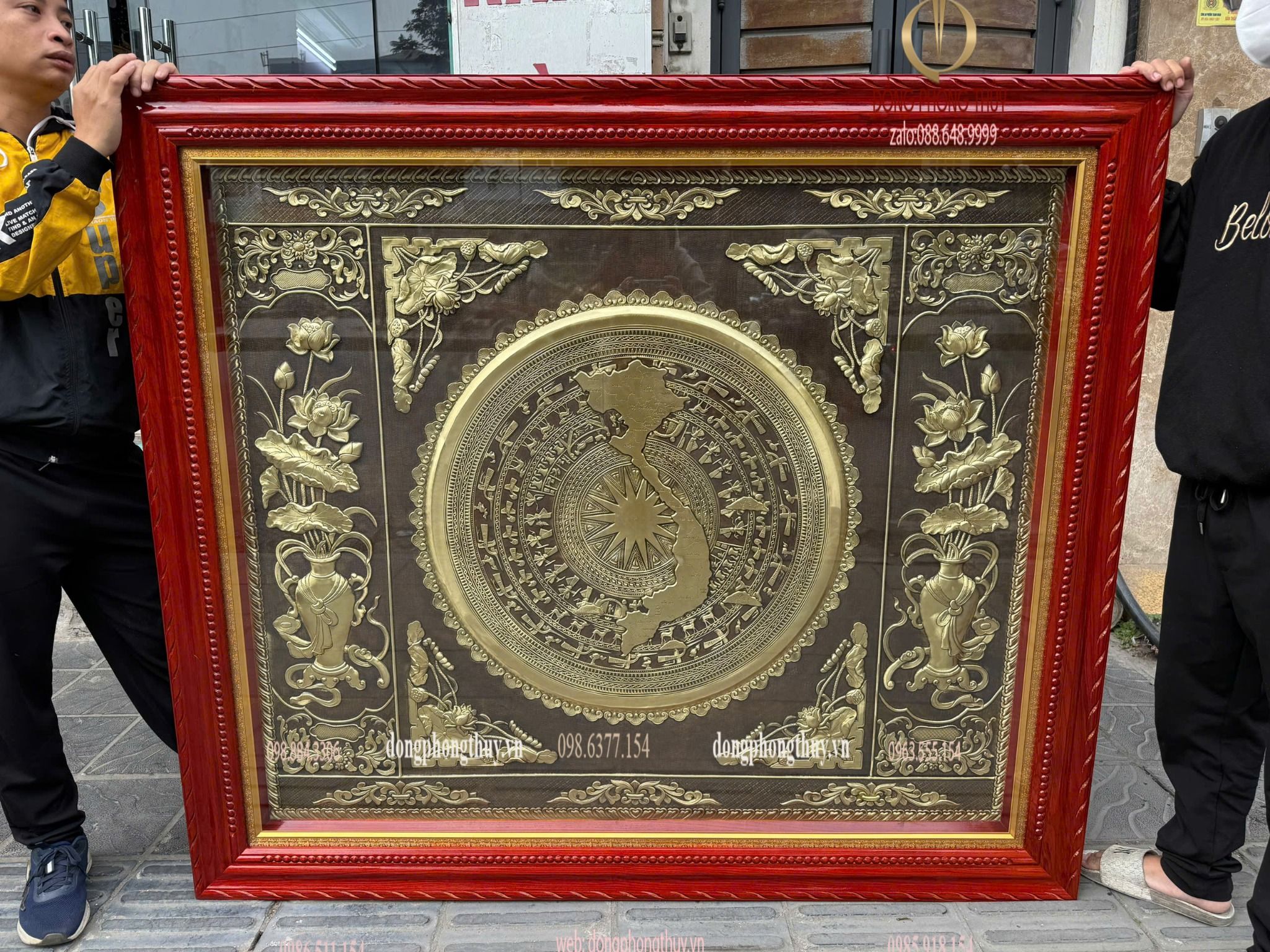 Tranh trống đồng thúc tay thủ công