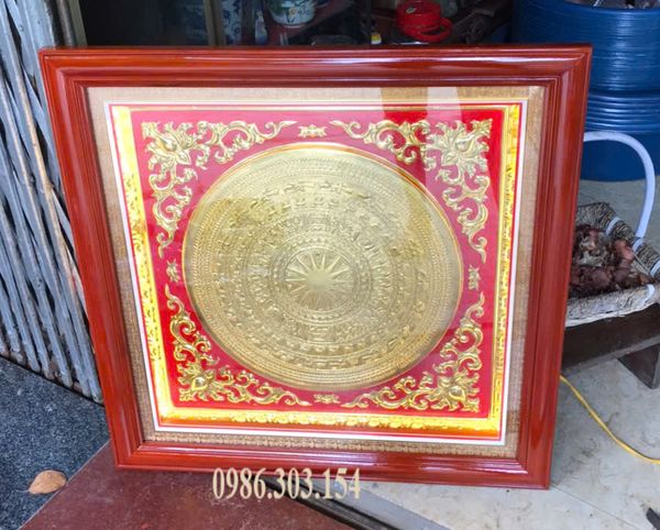 Tranh trống đồng dát vàng