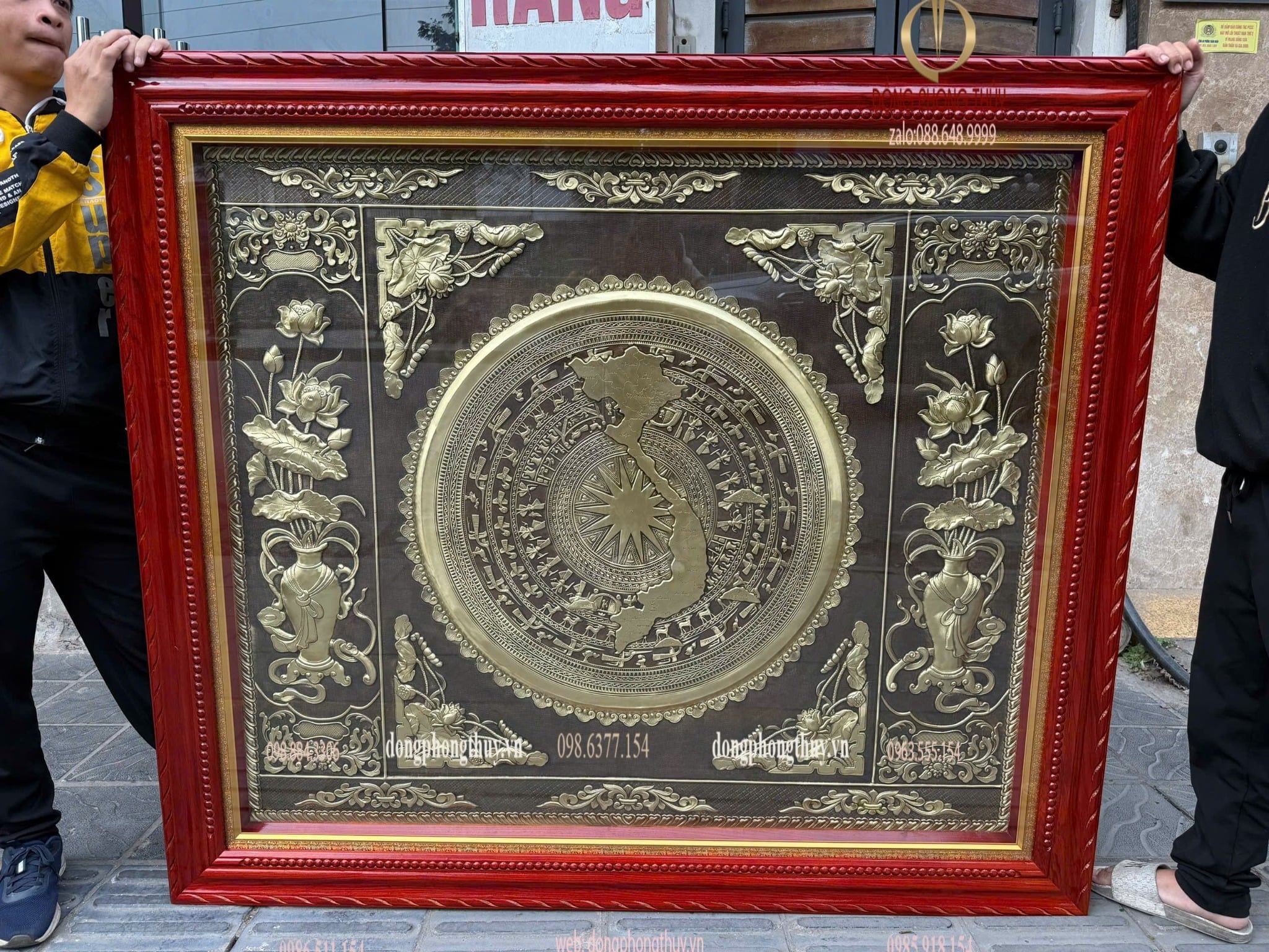 Tranh trống đồng thúc tay thủ công