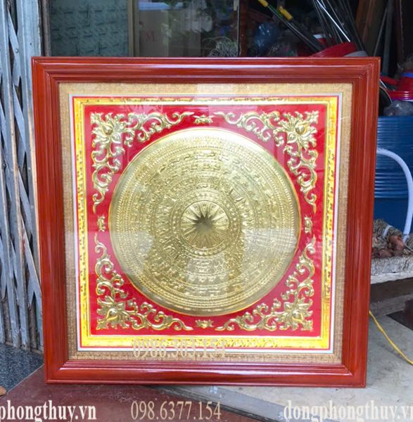 Tranh trống đồng dát vàng