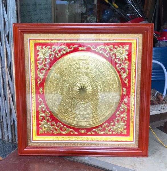 Tranh trống đồng dát vàng