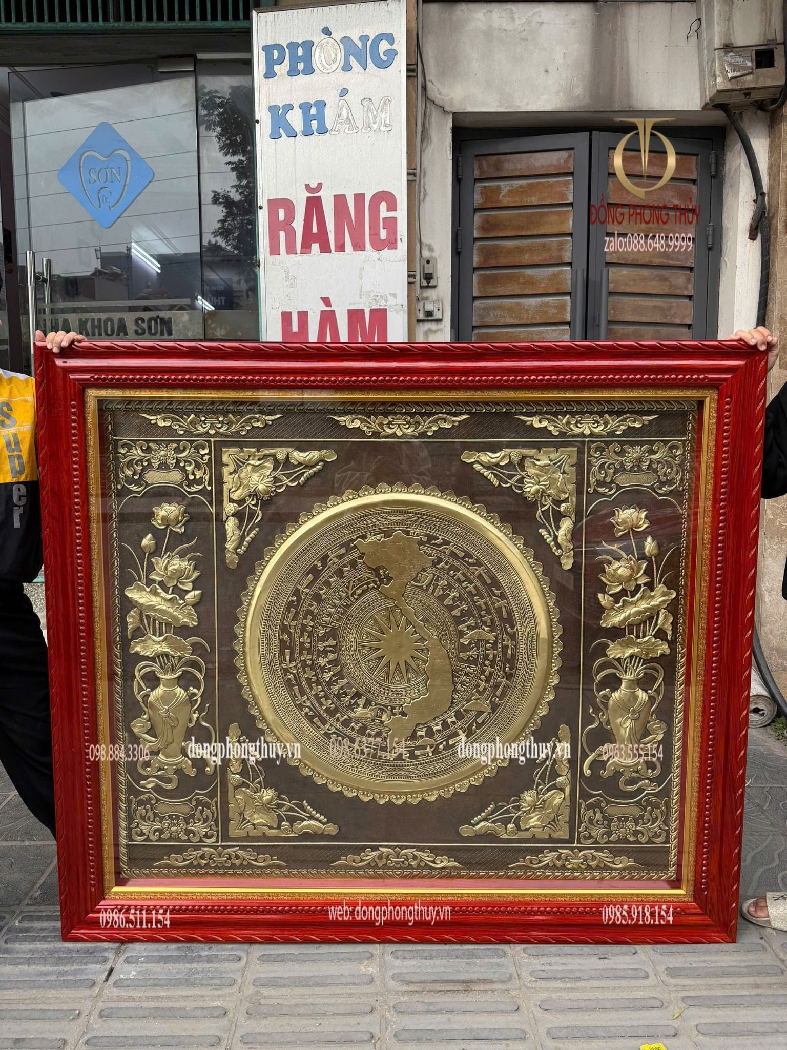 Tranh trống đồng thúc tay thủ công