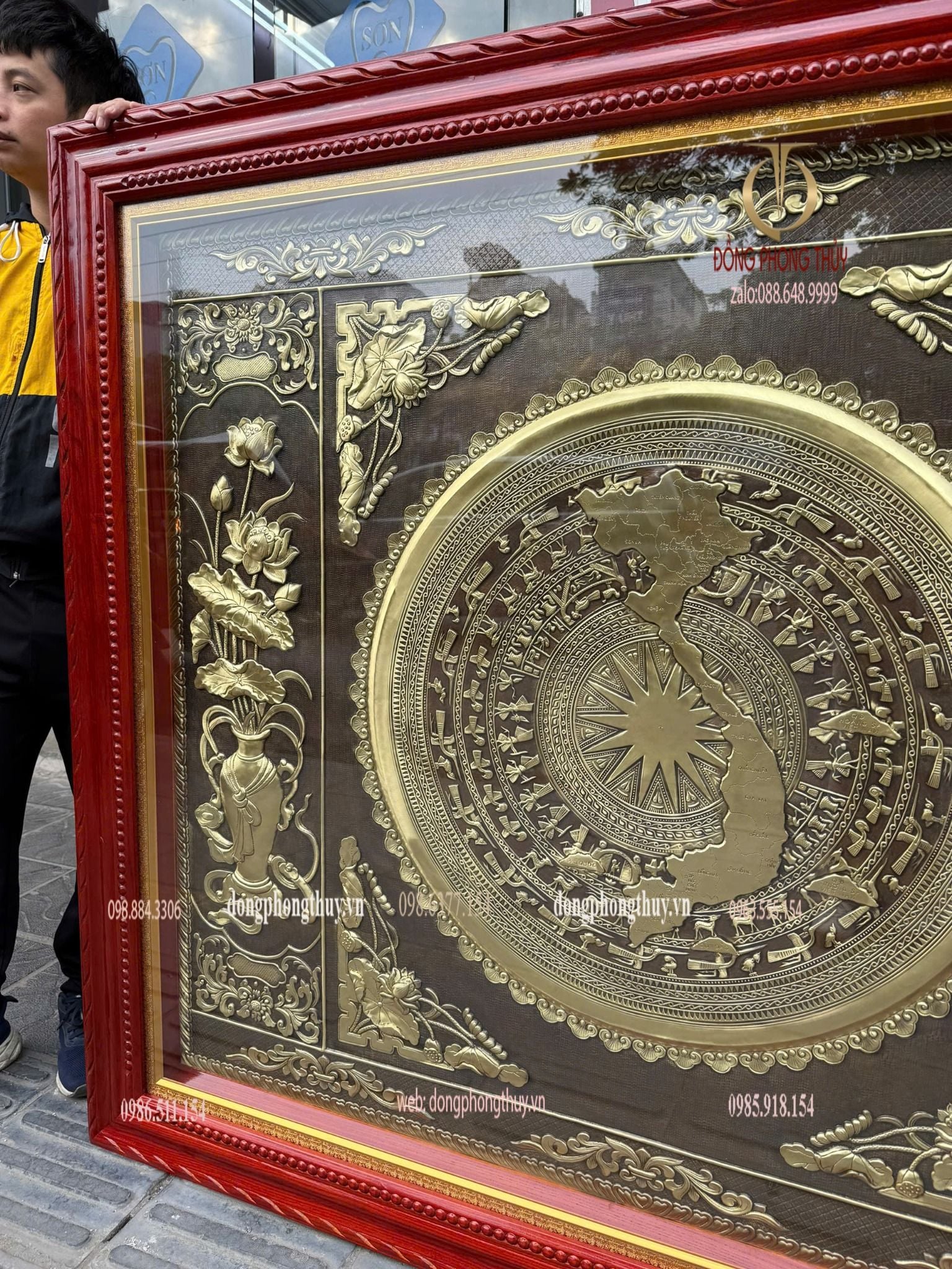 Tranh trống đồng thúc tay thủ công