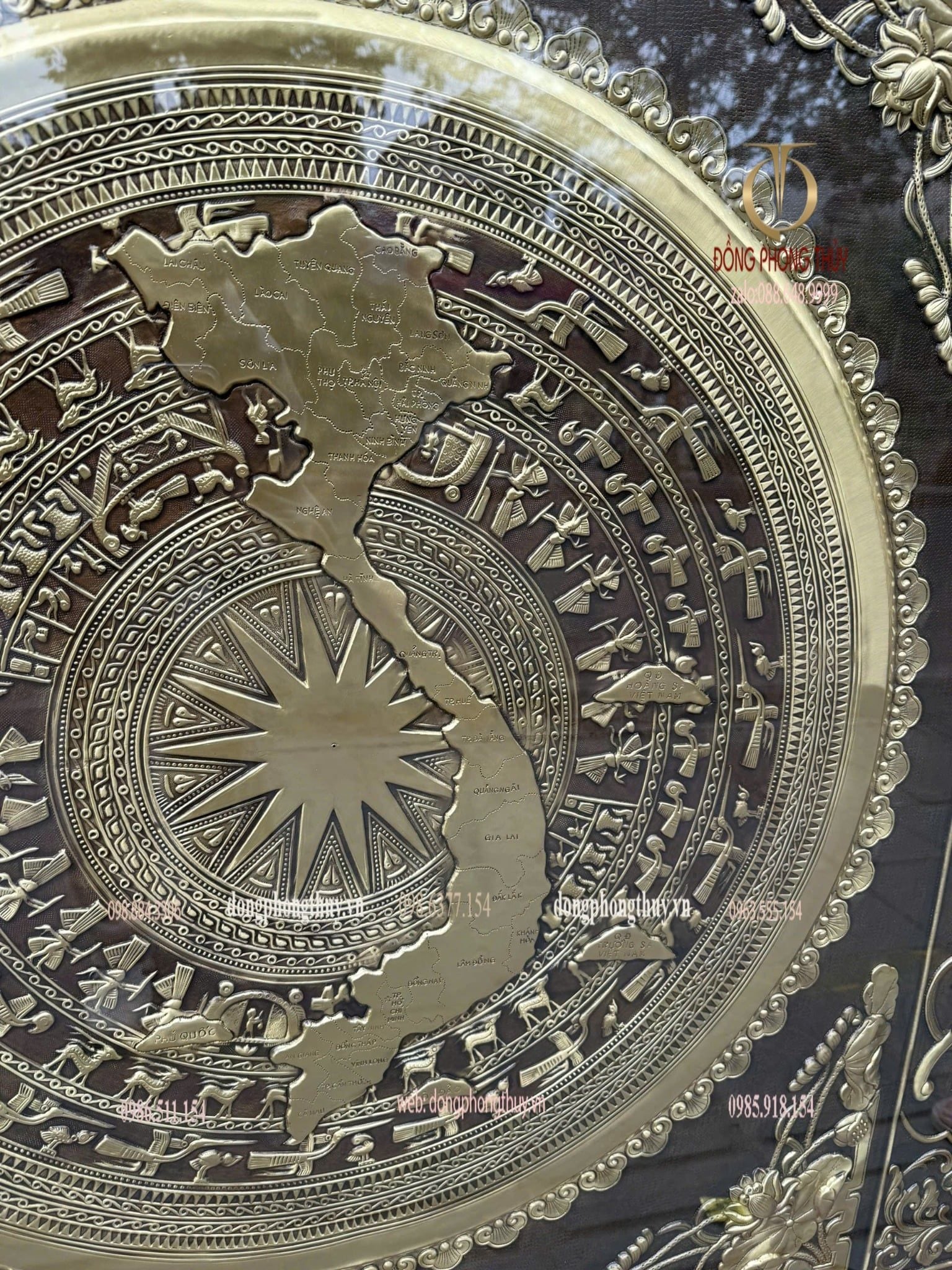 Tranh trống đồng thúc tay thủ công