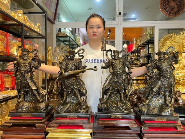 Bộ Tứ Đại Thiên Vương bằng đồng cao 48 ngang 28 sâu 16cm nặng 50kg