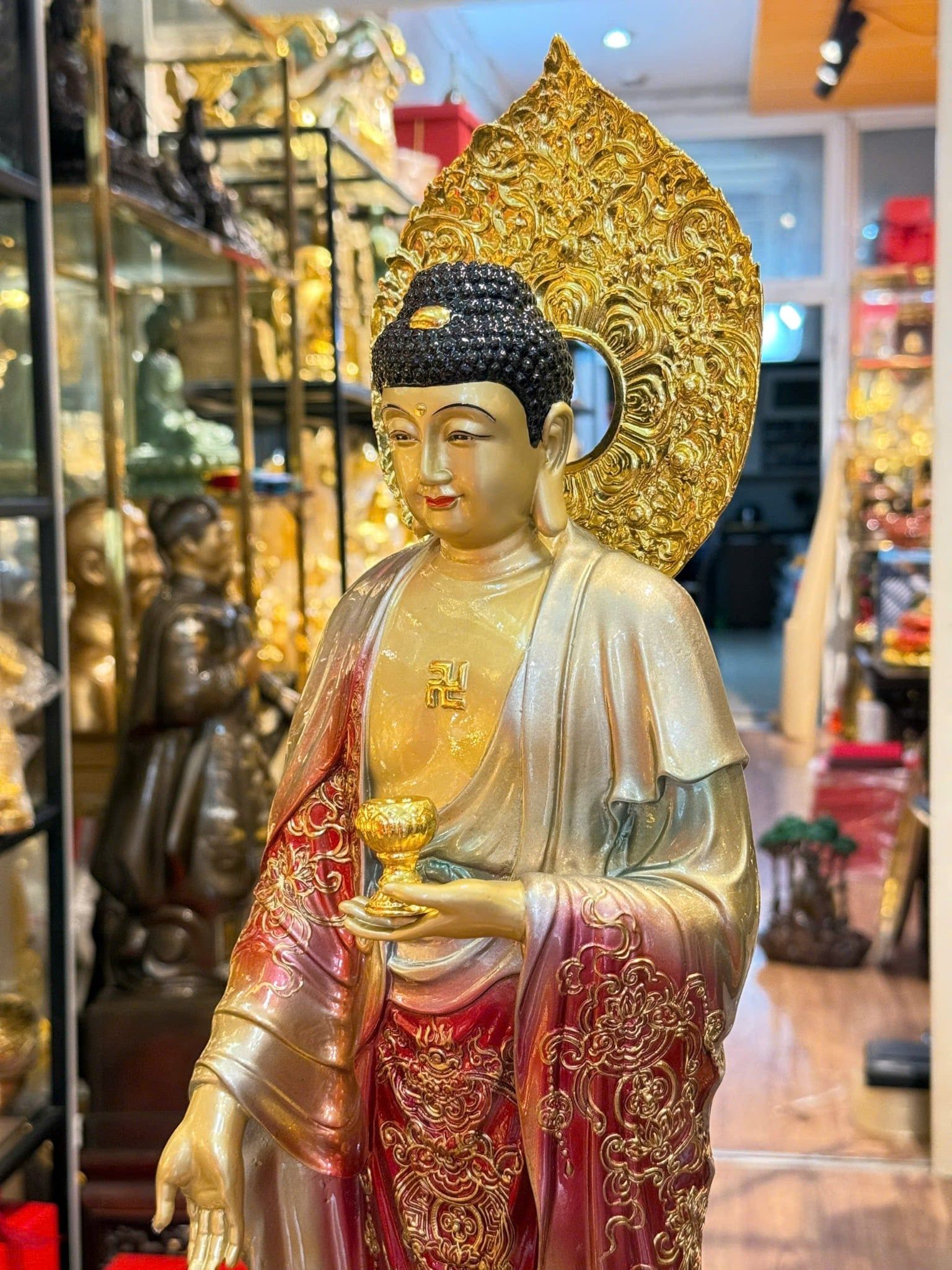 Tượng Phật A Di Đà đứng bằng đồng