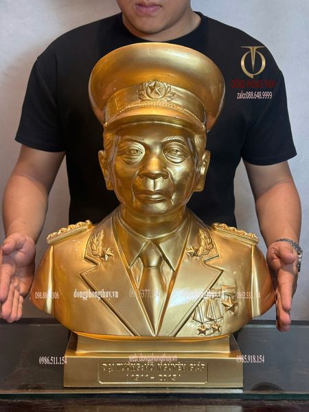 Tượng Đại Tướng Võ Nguyên Giáp bằng đồng Cao 50 ngang 41 sâu 17 nặng 24kg