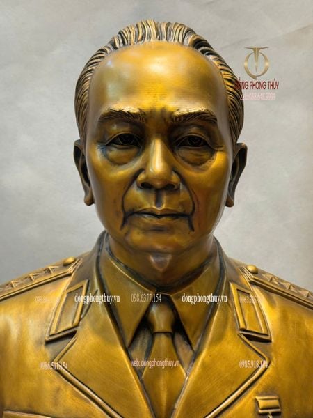 Tượng Đại Tướng Võ Nguyên Giáp