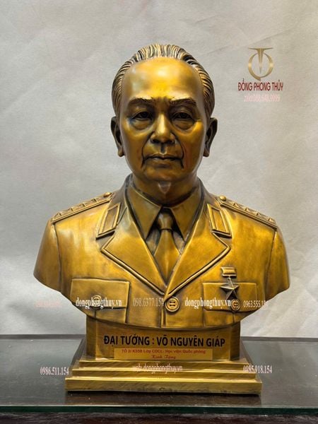 Tượng Đại Tướng Võ Nguyên Giáp