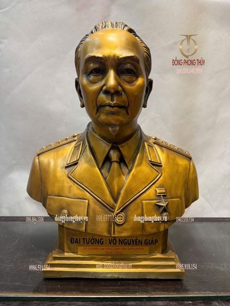 Tượng Đại Tướng Võ Nguyên Giáp