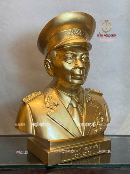 Tượng Đại Tướng Võ Nguyên Giáp bằng đồng Cao 50 ngang 41 sâu 17 nặng 24kg