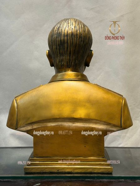Tượng Đại Tướng Võ Nguyên Giáp