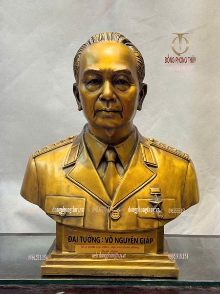 Tượng Đại Tướng Võ Nguyên Giáp