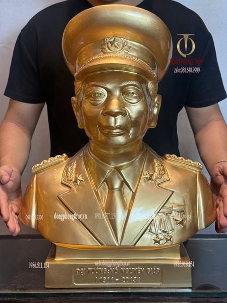 Tượng Đại Tướng Võ Nguyên Giáp bằng đồng Cao 50 ngang 41 sâu 17 nặng 24kg