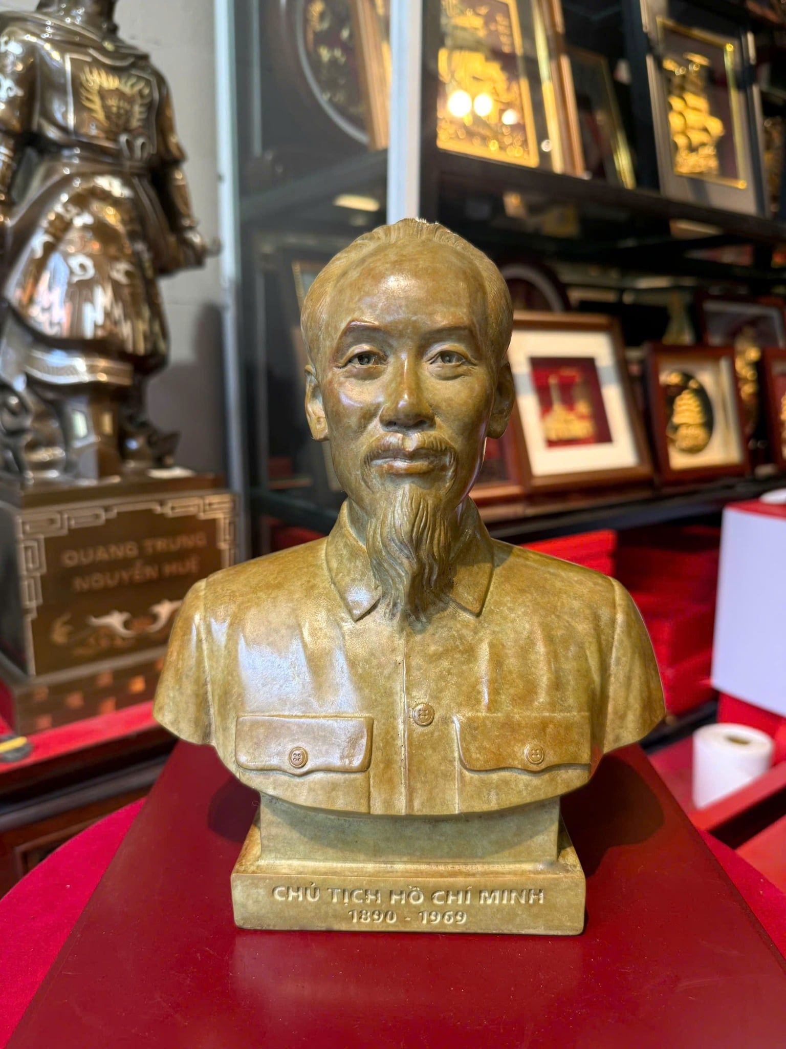 Tượng Bác Hồ bằng đồng patina vân hỏa biến độc bản chỉ có tại Đồng Phong Thủy