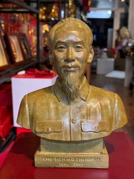 Tượng Bác Hồ bằng đồng patina vân hỏa biến độc bản chỉ có tại Đồng Phong Thủy