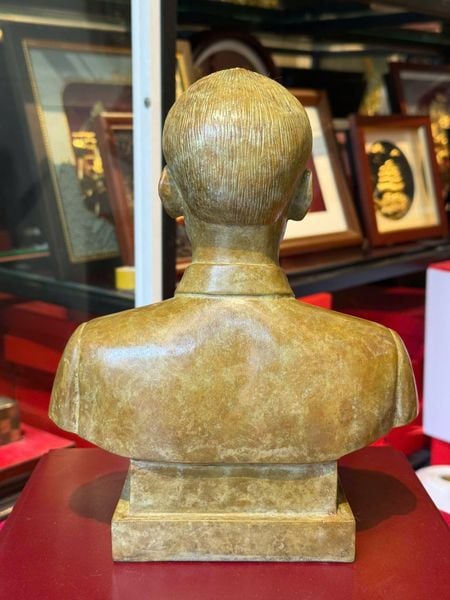 Tượng Bác Hồ bằng đồng patina vân hỏa biến độc bản chỉ có tại Đồng Phong Thủy