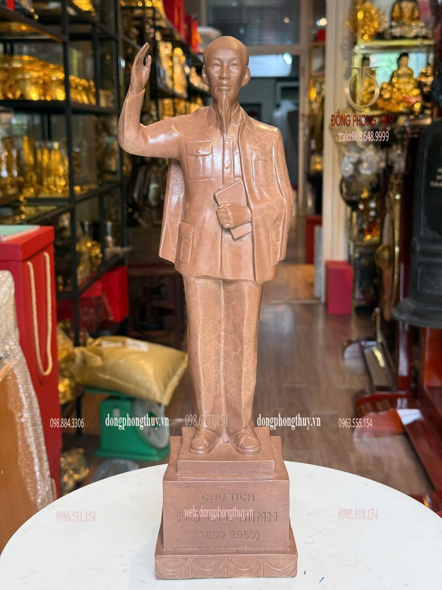 Tượng Bác Hồ