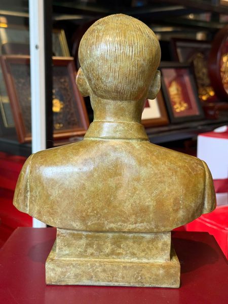 Tượng Bác Hồ bằng đồng patina vân hỏa biến độc bản chỉ có tại Đồng Phong Thủy