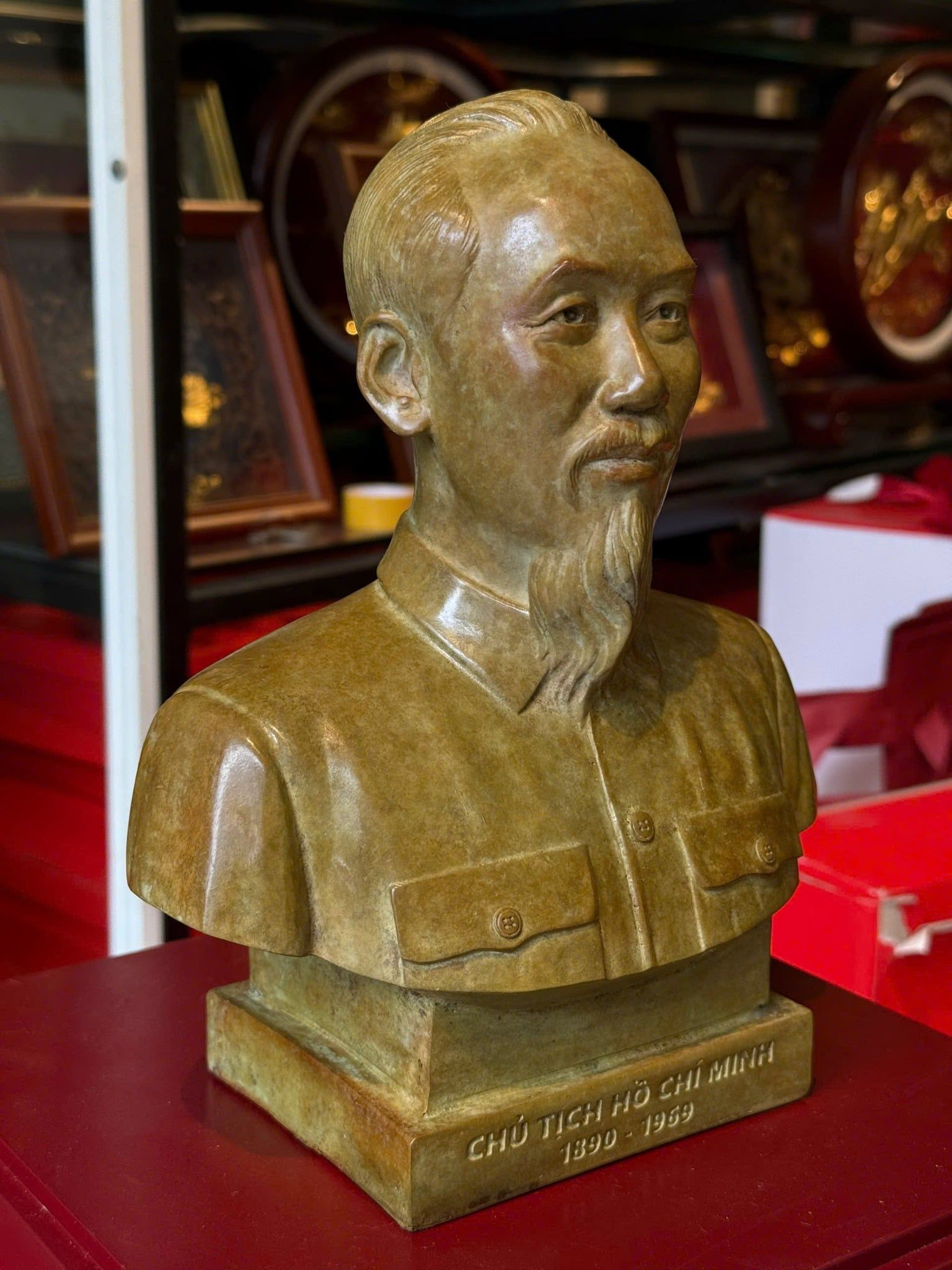 Tượng Bác Hồ bằng đồng patina vân hỏa biến độc bản chỉ có tại Đồng Phong Thủy