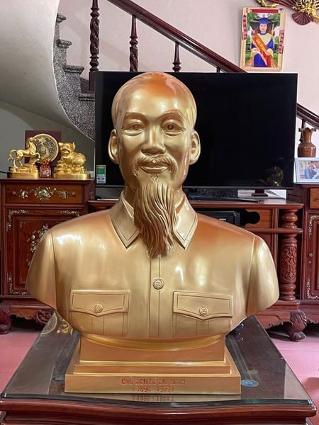 Tượng Bác Hồ cao 70cm đồng đỏ