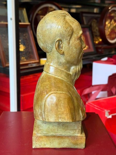 Tượng Bác Hồ bằng đồng patina vân hỏa biến độc bản chỉ có tại Đồng Phong Thủy