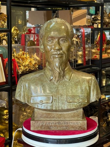 Tượng Bác Hồ bằng đồng patina vân hỏa biến độc bản cao 48