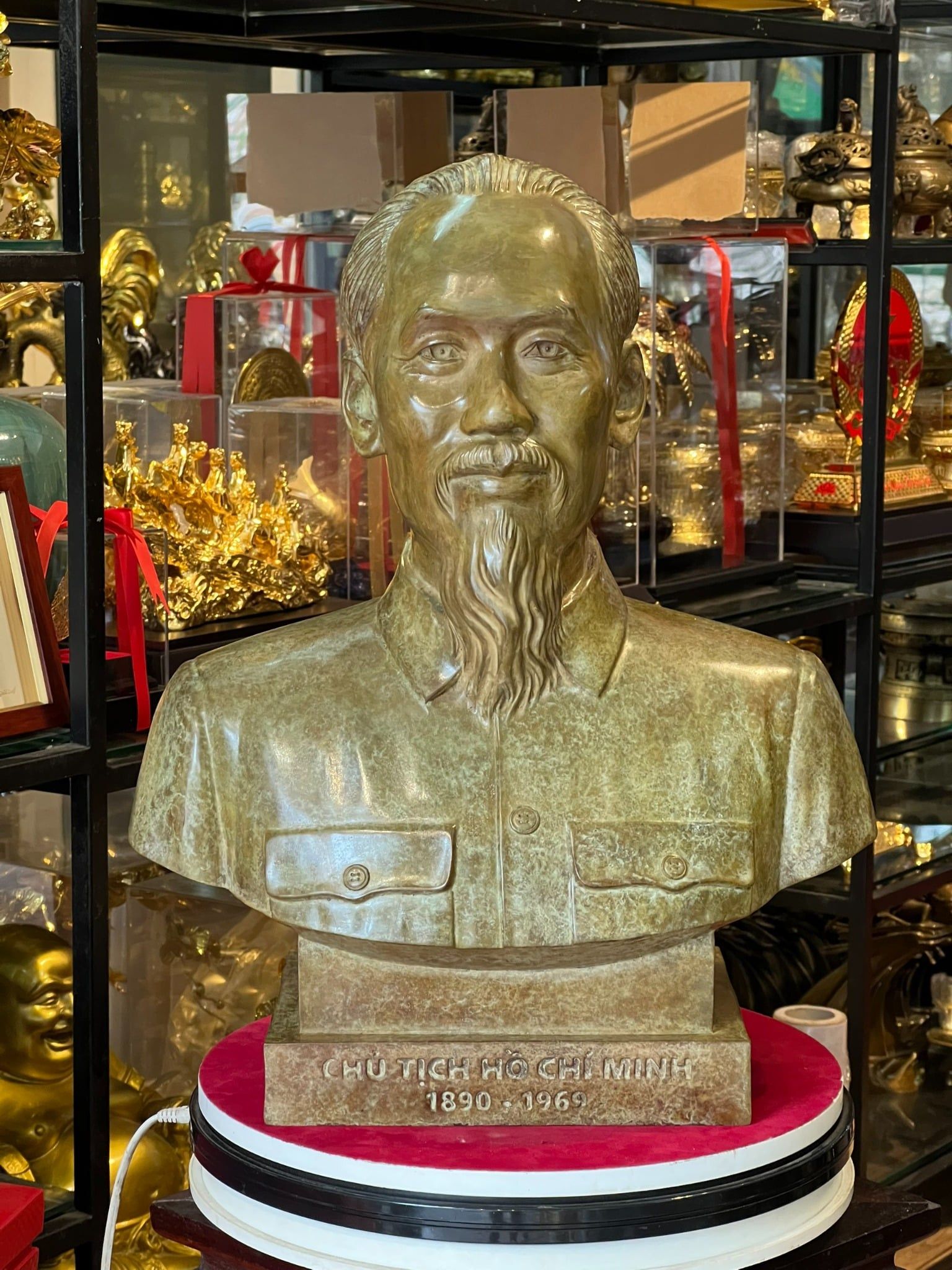 Tượng Bác Hồ bằng đồng patina vân hỏa biến độc bản